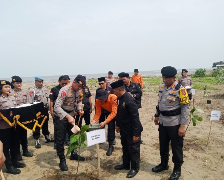 Penanaman Mangrove Di Kawasan Wisata Pantai Cinangka, Anyer Oleh Kapolda Banten 