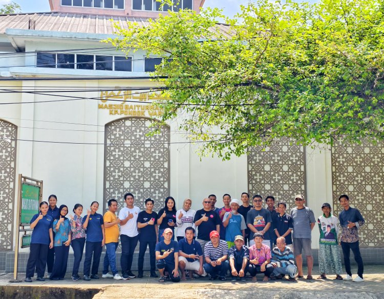 The West Cove Gelar Aksi Peduli Lingkungan: Kerja Bakti Bersihkan Masjid Baiturrahman