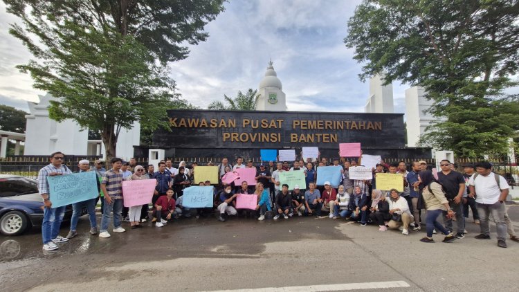 Ratusan Wartawan Gelar Aksi Di KP3B Desak Adanya Dugaan Korupsi APBD oleh Konglomerasi Media Di Banten Untuk Di Usut Dan Di Tindak Oleh Penegak Hukum
