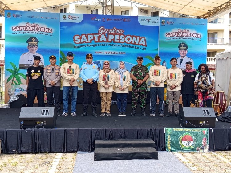 Anyer Meriahkan HUT Banten ke-25 dengan Aksi Bersih Bersih Pantai