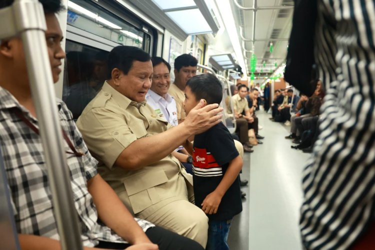 Prabowo Setujui Tambah 30 Rangkaian Baru KRL: Untuk Rakyat, Saya Tak Ragu !
