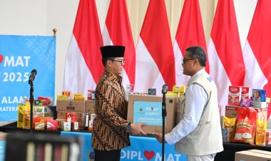 Menlu Sugiono Salurkan Bantuan Diplomat Peduli 2025 untuk Korban Bencana Sumatera Melalui BNPB