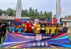 Anyer Peduli Berikan Bantuan Bola dan Peralatan Latihan untuk Dukung Kita Football Akademi yang berhomebase di Lapangan Aduder Pegadungan Anyer.